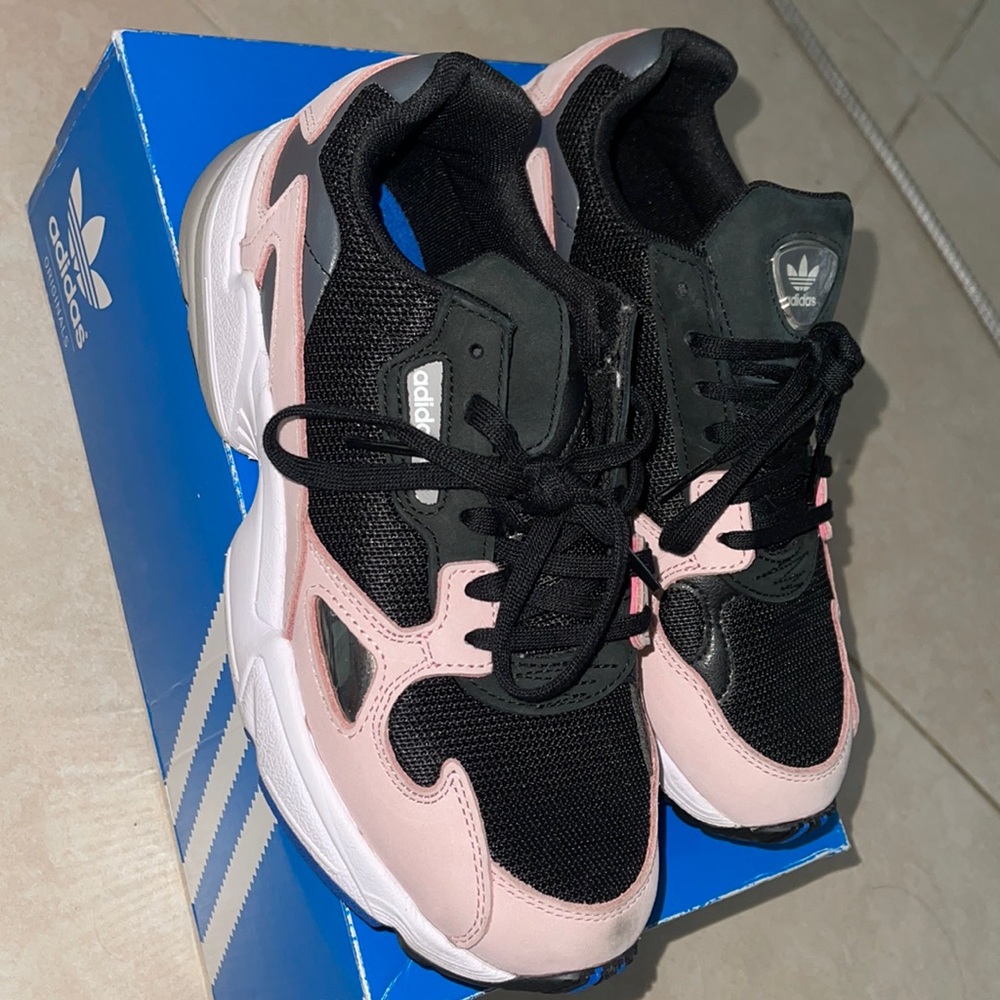 Adidas falcon pink/black edition